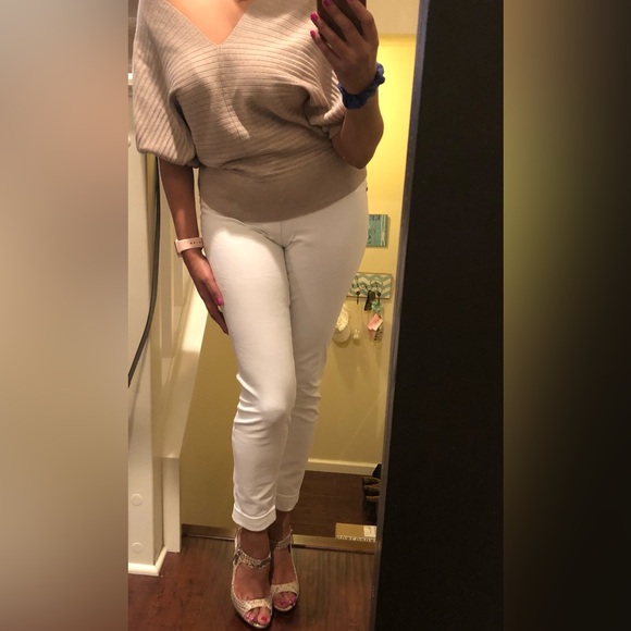 HUE White stretch Denim Leggings, White, size Small. - Picture 10 of 12